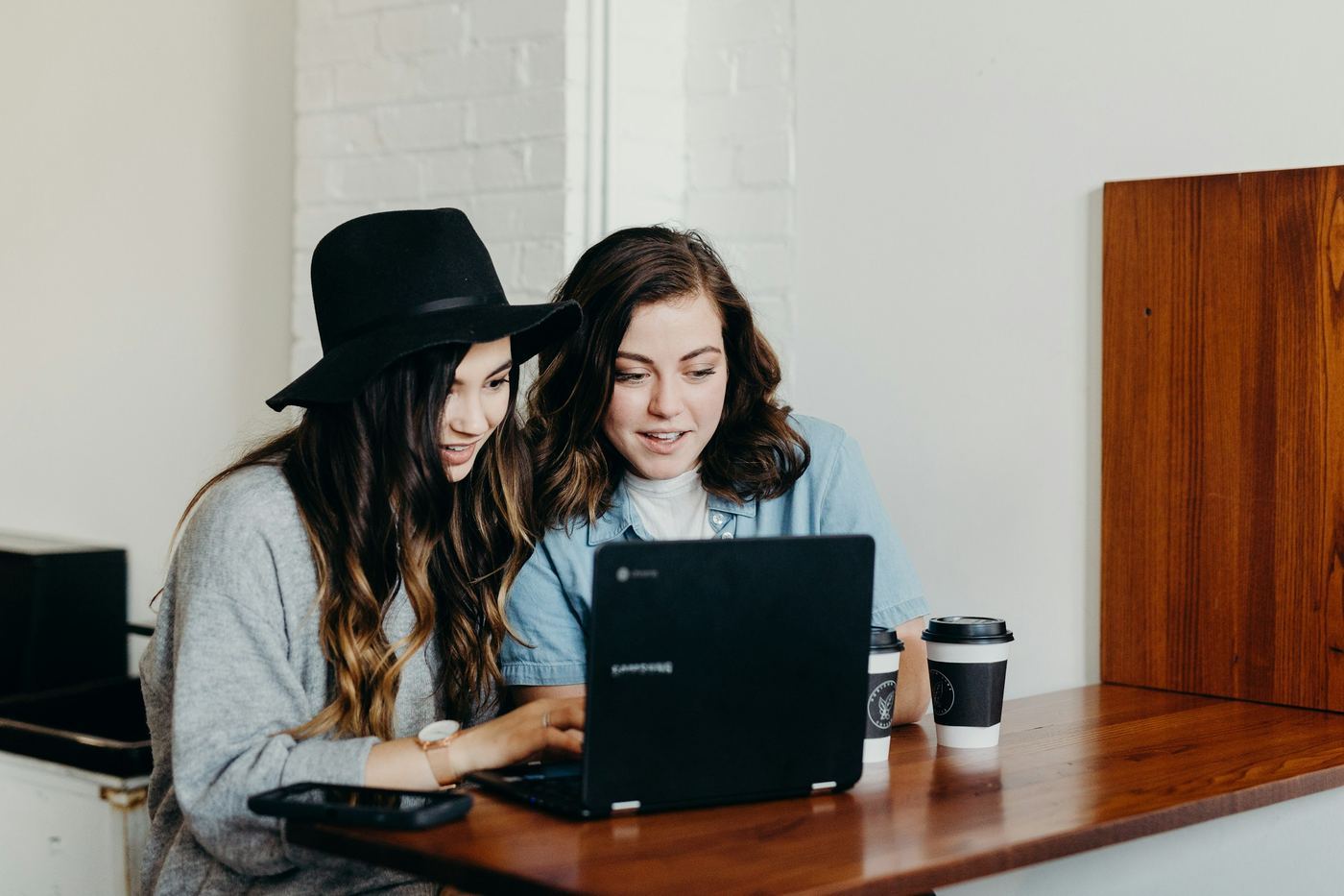 People Discussing - App Walkthrough Examples