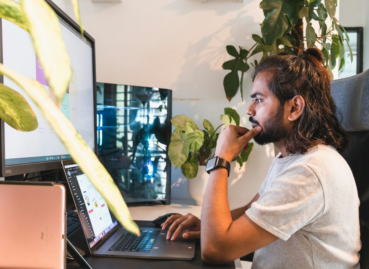 man on a desktop - Explainer Video Examples