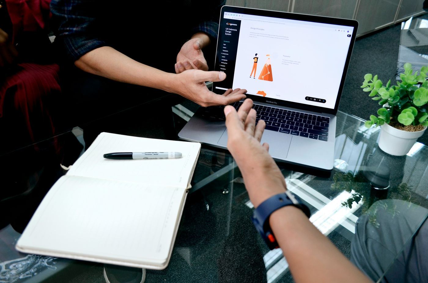 employees on a laptop - Animated Educational Videos