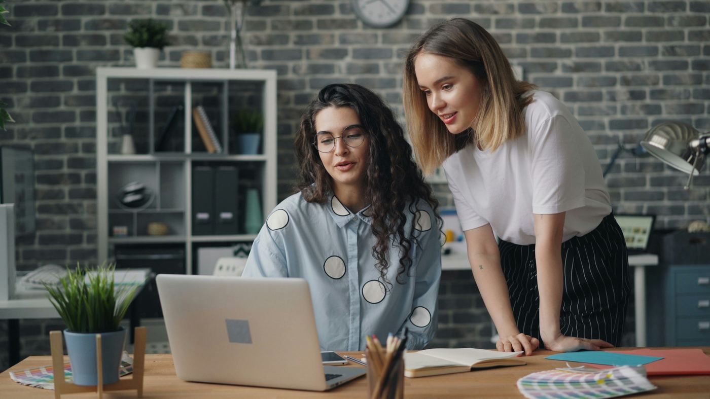 woman in an office - eCommerce Video Ads